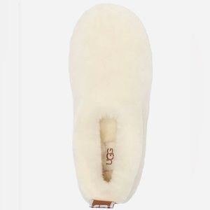 Ugg classic cozy bootie slipper fits up to size 8 without socks
